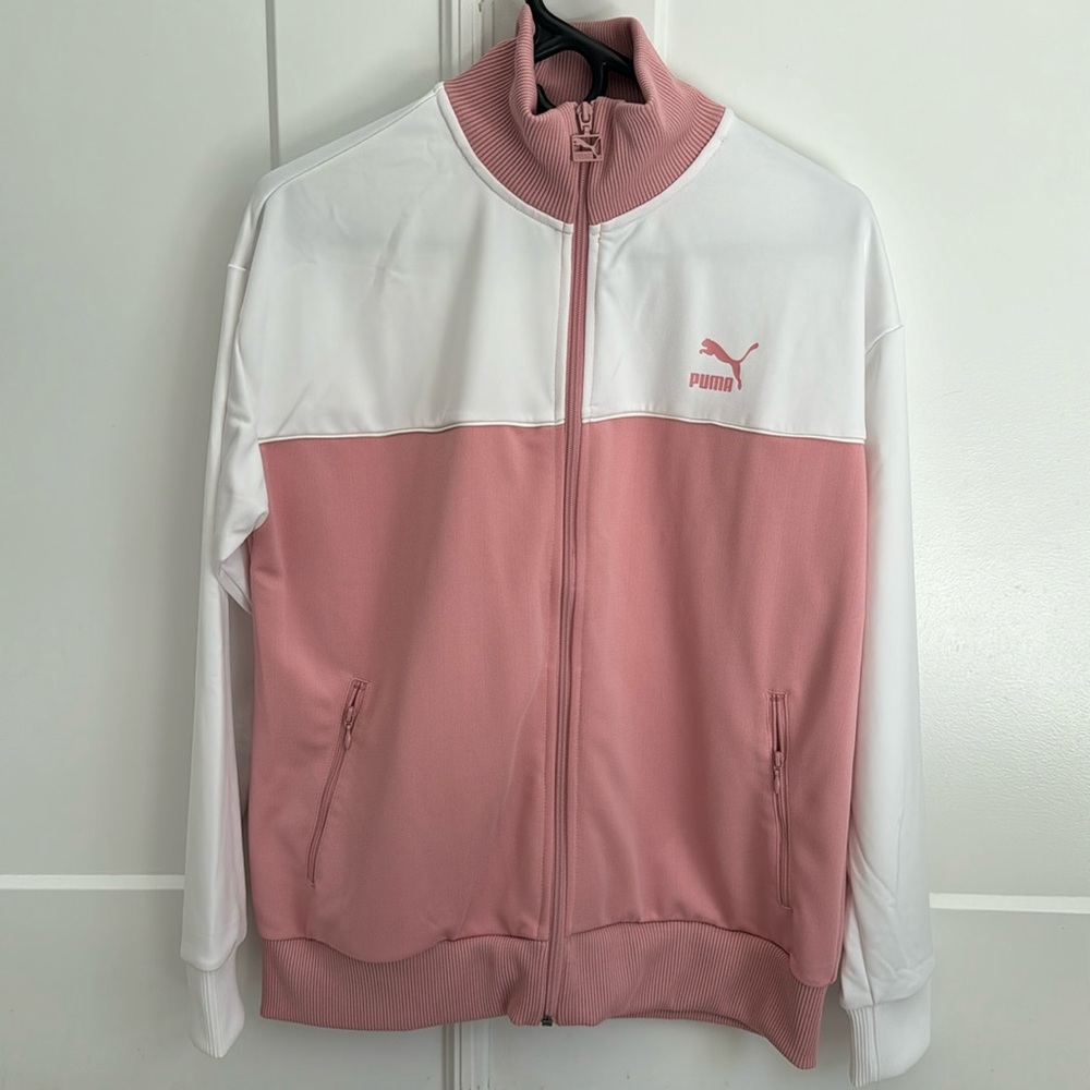 Puma like new

Sports set for women brand Puma Colorblock